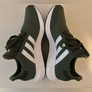 Women's Adidas Swift Run Shoes Sz 7
